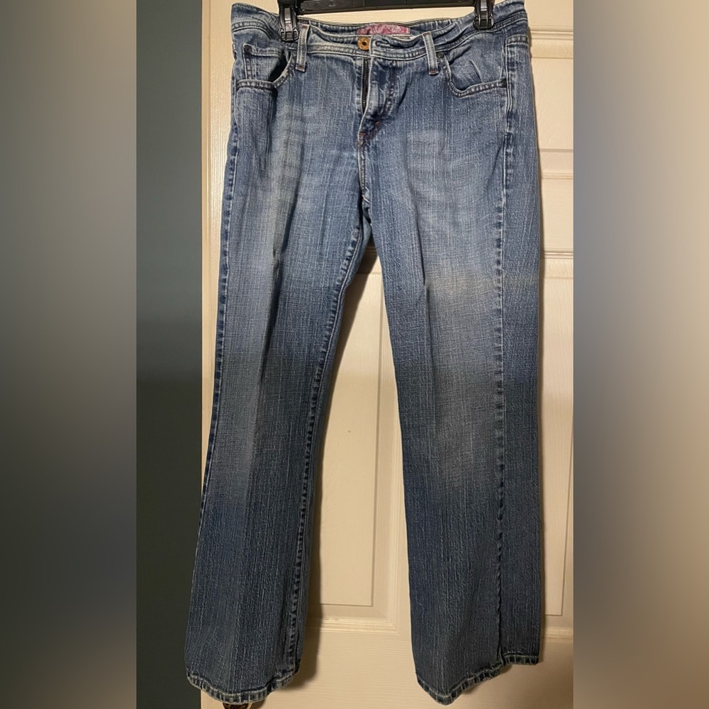 Women’s Levi 518 Superlow stretch bootcut